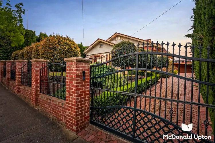 90 Woodland Street, Strathmore VIC 3041