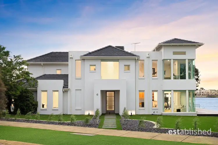 17 Panorama Way, Sanctuary Lakes VIC 3030