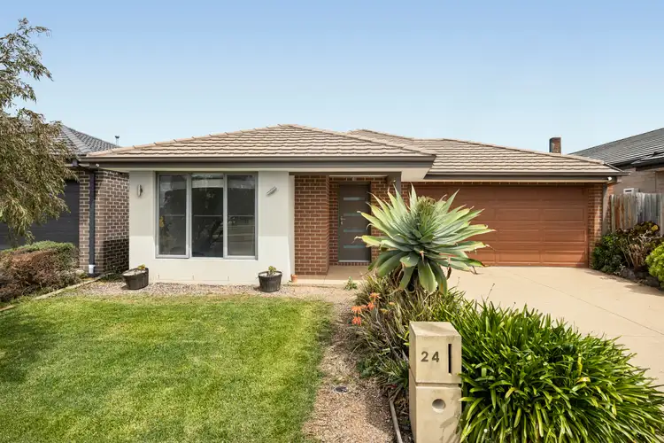 24 Karawarra Circuit, Cranbourne North VIC 3977
