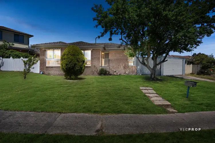 32 Sydney Parkinson Avenue