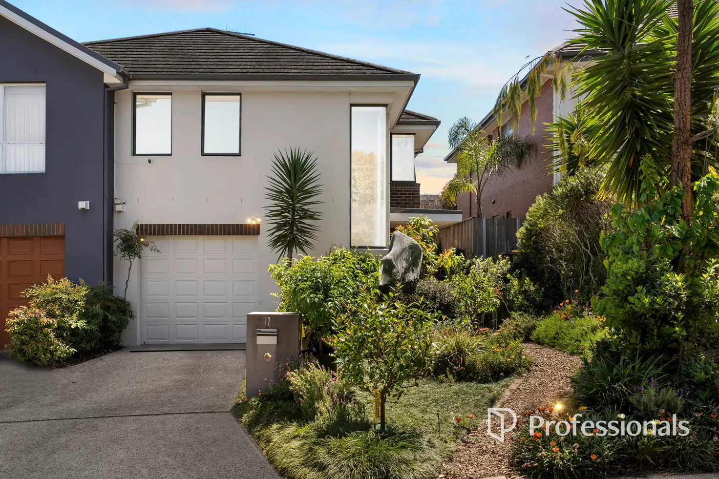 Main view of Homely townhouse listing, 17 Ardenne Close, Burwood VIC 3125