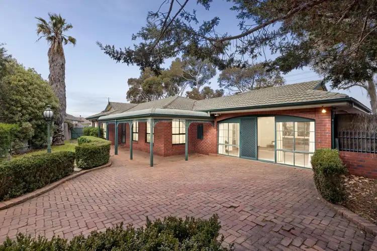 6 Garden Close, Hillside VIC 3037