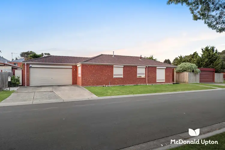 5 Collett Avenue, Roxburgh Park VIC 3064