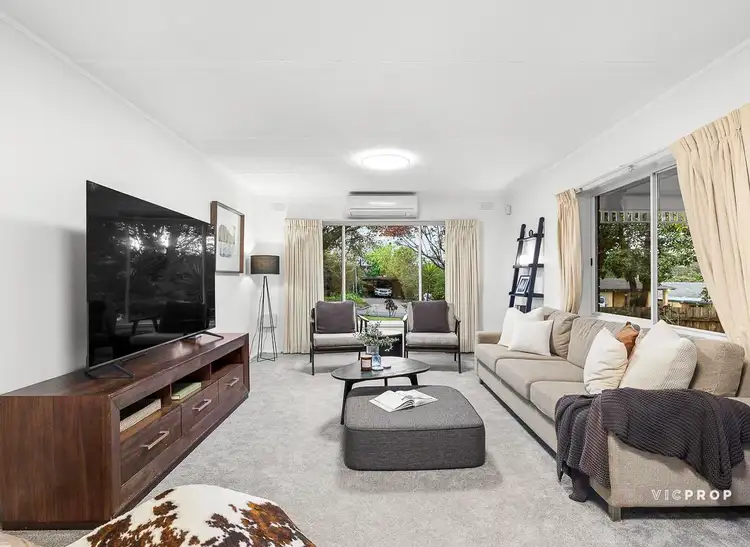 Fourth view of Homely house listing, 2 Phillips Crescent, Rosanna VIC 3084