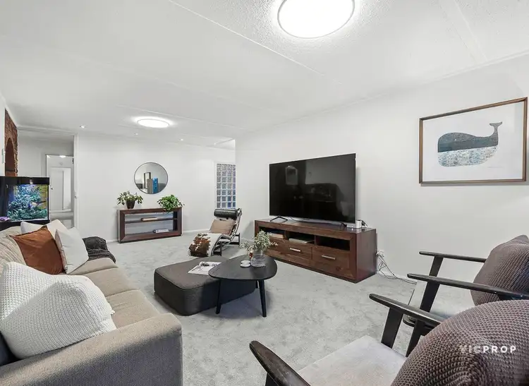 Fifth view of Homely house listing, 2 Phillips Crescent, Rosanna VIC 3084