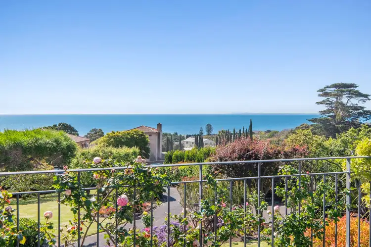 36 Watts Parade, Mount Eliza VIC 3930