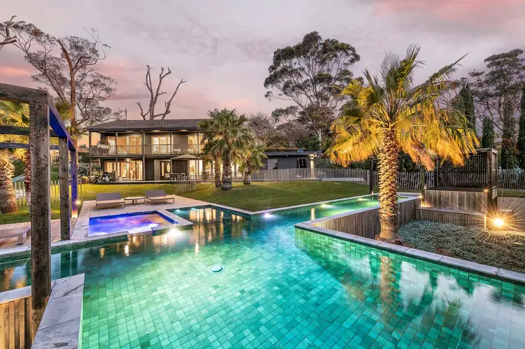 14 Watts Parade, Mount Eliza VIC 3930