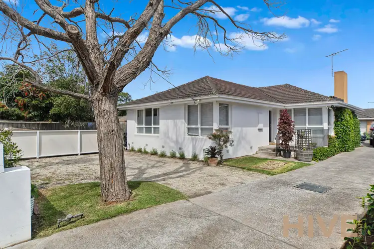 1 Ti Tree Crescent, Seaford VIC 3198