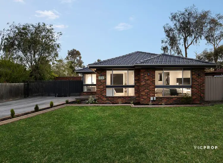 32 Buckmaster Drive, Mill Park VIC 3082