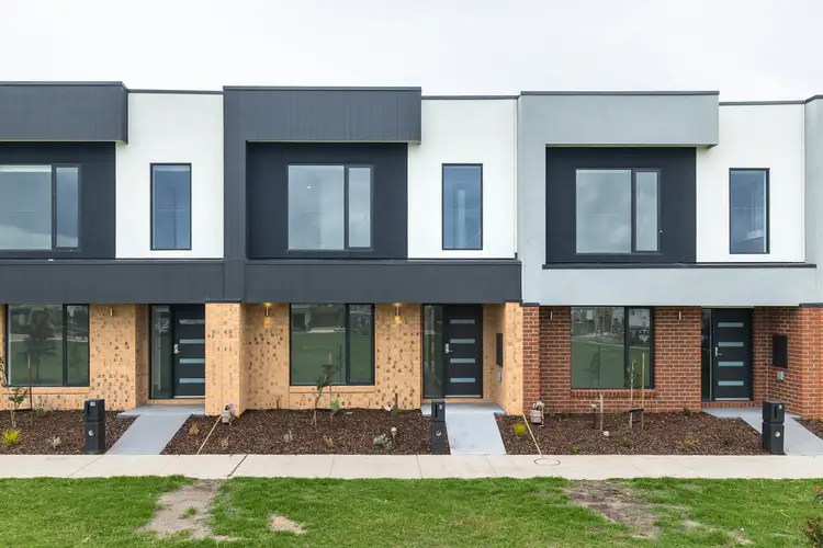 8 Jandakot Walk, Point Cook VIC 3030