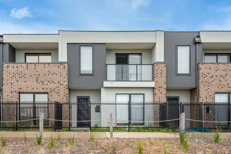 5 Gobelins Walk, Clyde North VIC 3978