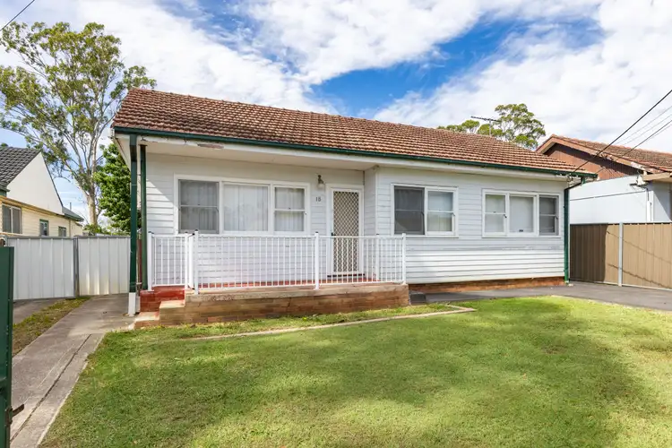 18 Windermere Avenue, Cambridge Park NSW 2747