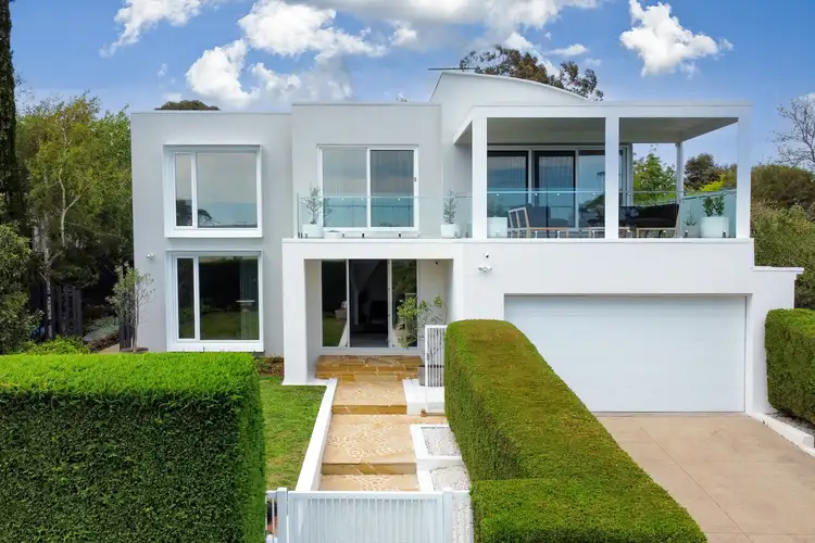 8 Woodland Avenue, Mount Eliza VIC 3930