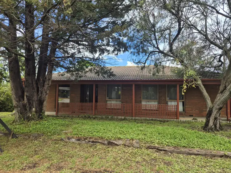 4 LACHLAN Close, Cranbourne North VIC 3977