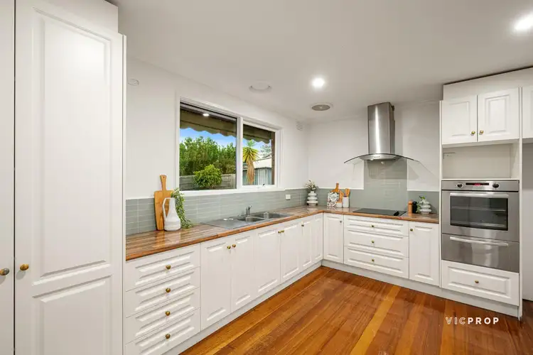 33 Orna Street, Ferntree Gully VIC 3156