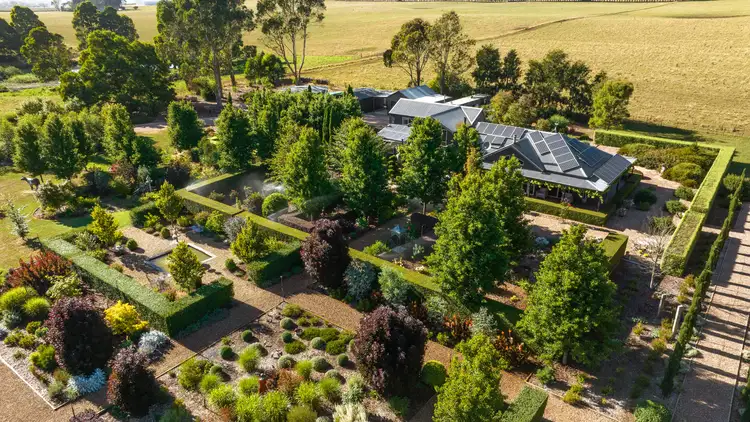 490 Dean-Mollongghip Road