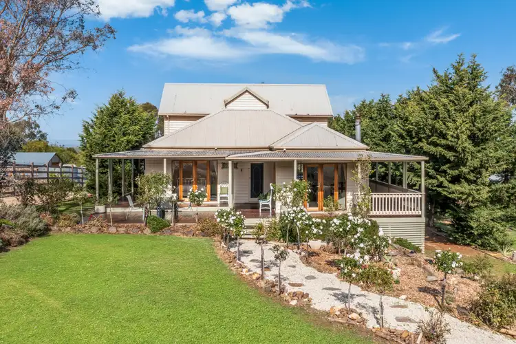 11 Roberts Street, Maldon VIC 3463