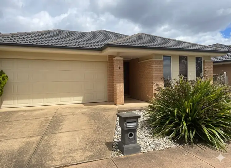 8 Cutter Lane, Sanctuary Lakes VIC 3030