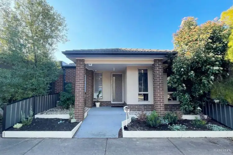 24 Tom Roberts Parade