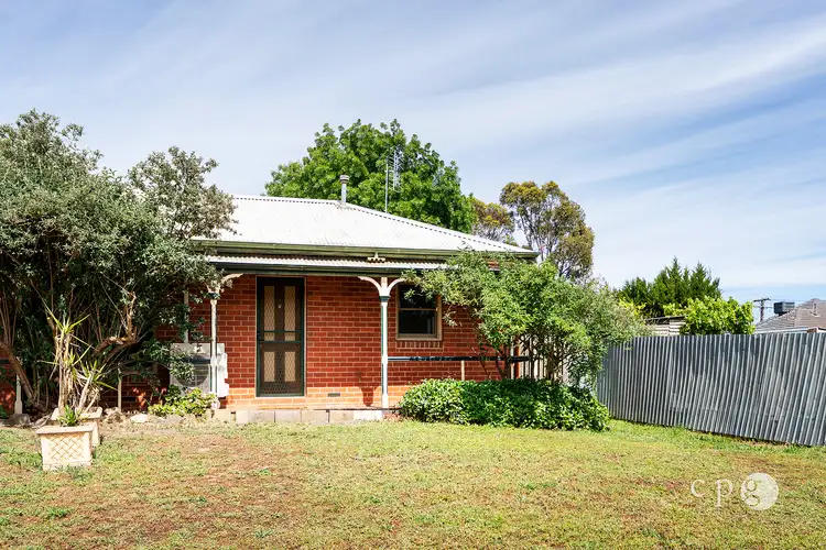 2/21 Van Heurck Street, Castlemaine VIC 3450
