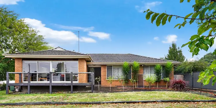 8 Arthur Street, Alfredton VIC 3350