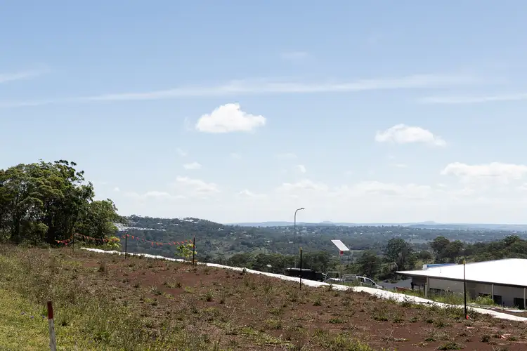 13 Vista Crescent, Mount Kynoch QLD 4350