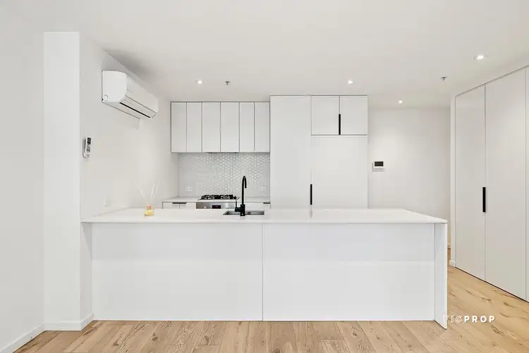 8 Hallenstein Street