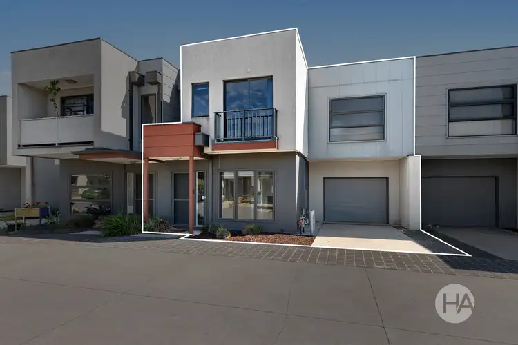 6 Queenie Way