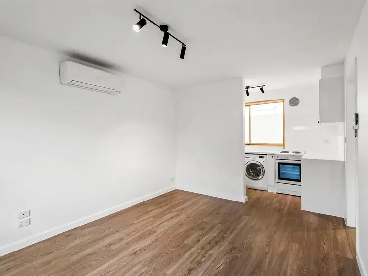 2/70 Carlisle Street, St Kilda East VIC 3183