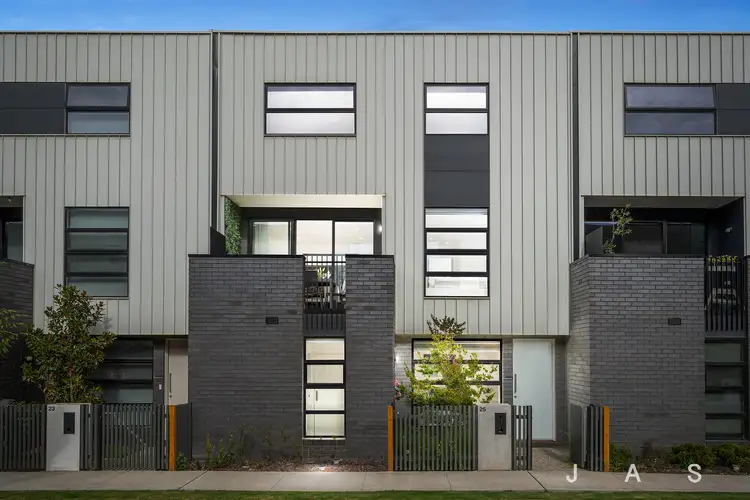 25 Deakin Avenue