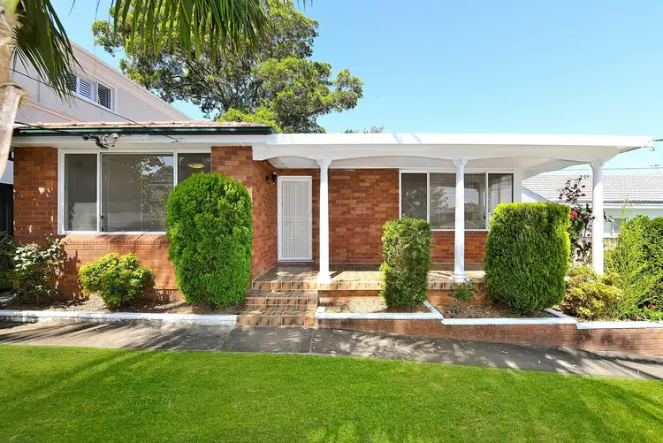 11 Lesley Crescent