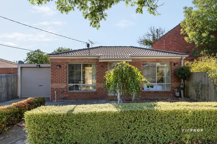 17 Killerton Crescent