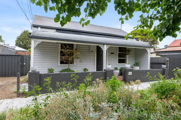 304 Nicholson Street