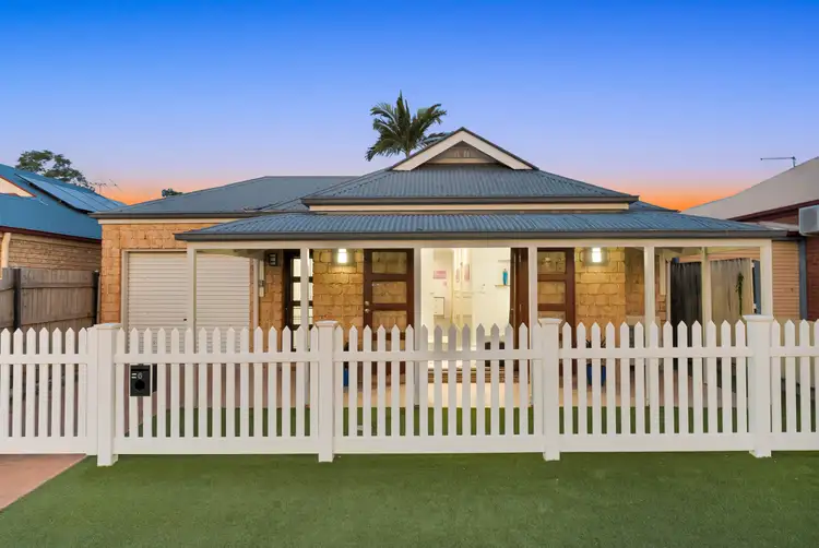 6 Moran Crescent