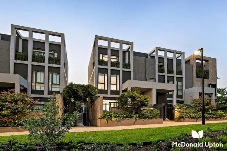 33 Maple Walk