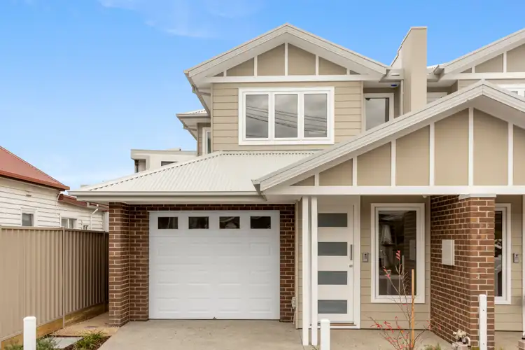 10b Dickens Street