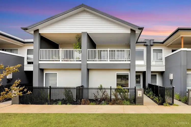 10 Calderwood Walk