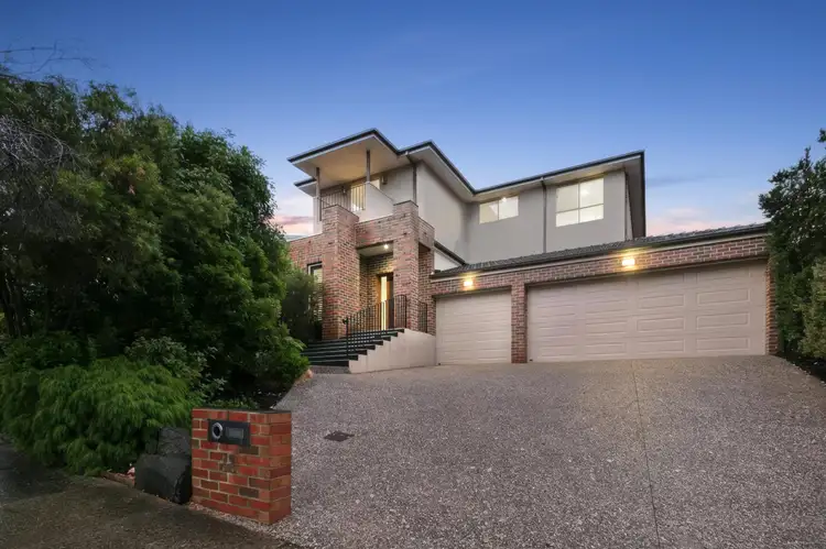 11 Luscombe Drive