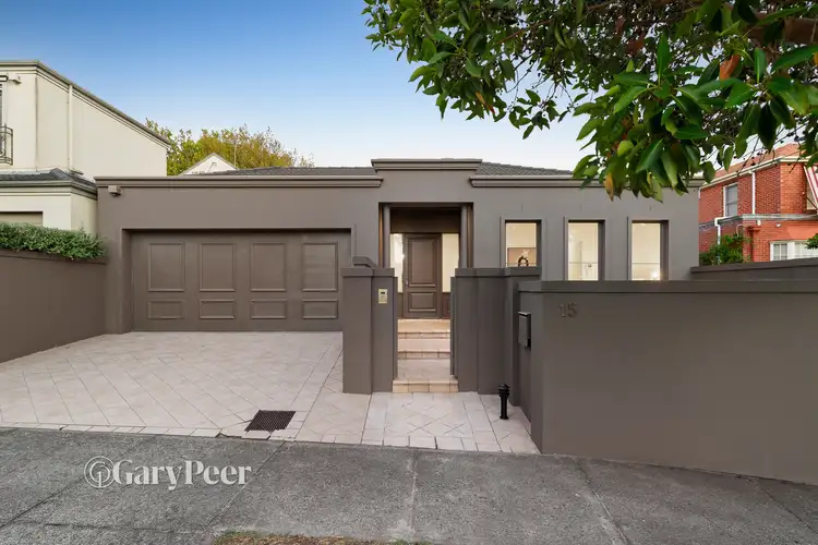 15 Carinya Crescent
