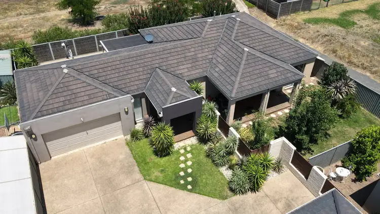 10 Pelican Court