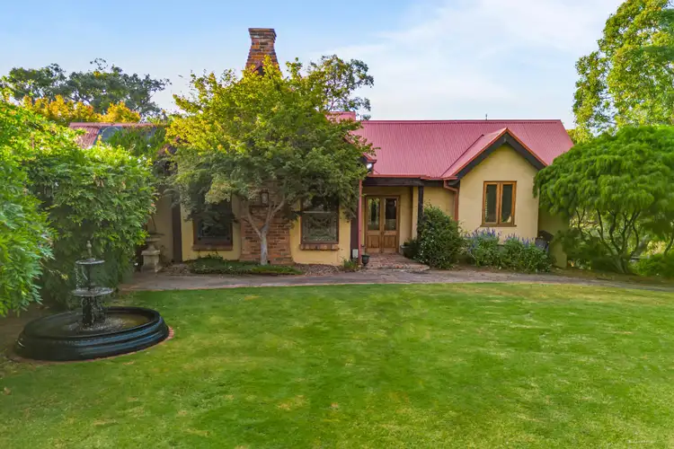 10 Menzies Road