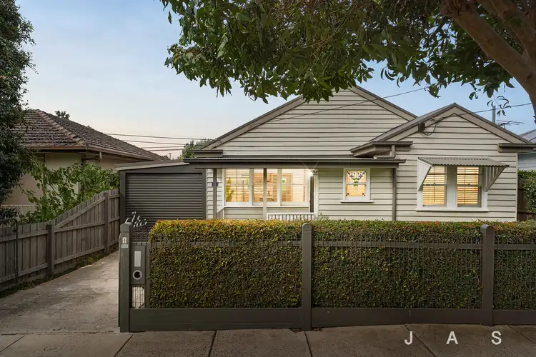 1 Dongola Road