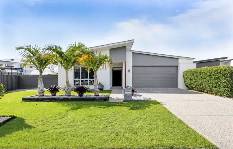 32 Mayfair Crescent