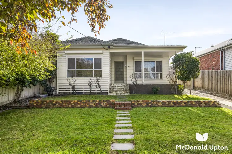 10 Moama Crescent