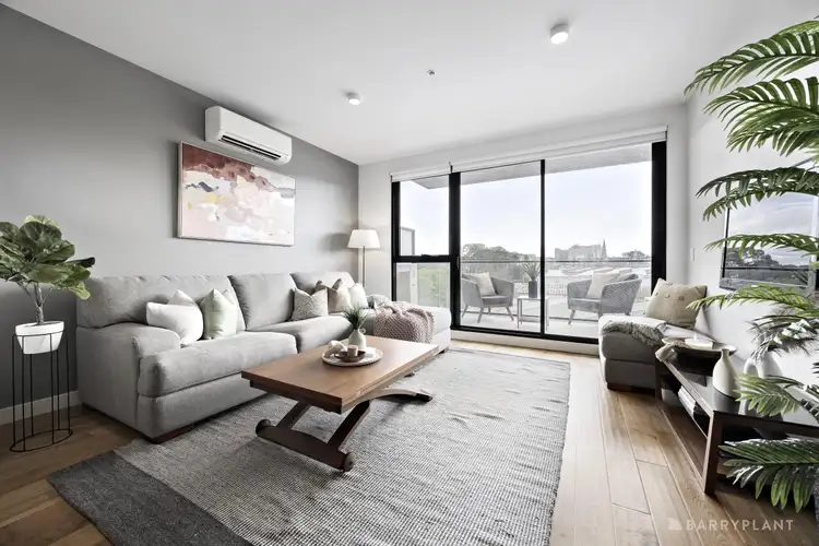 2 Tweed Street