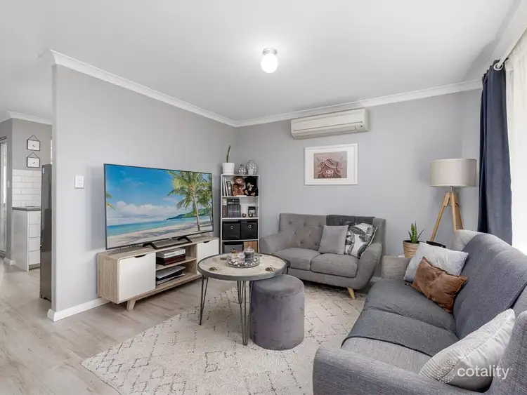 4 Palm Court