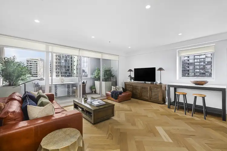 12 Yarra Street