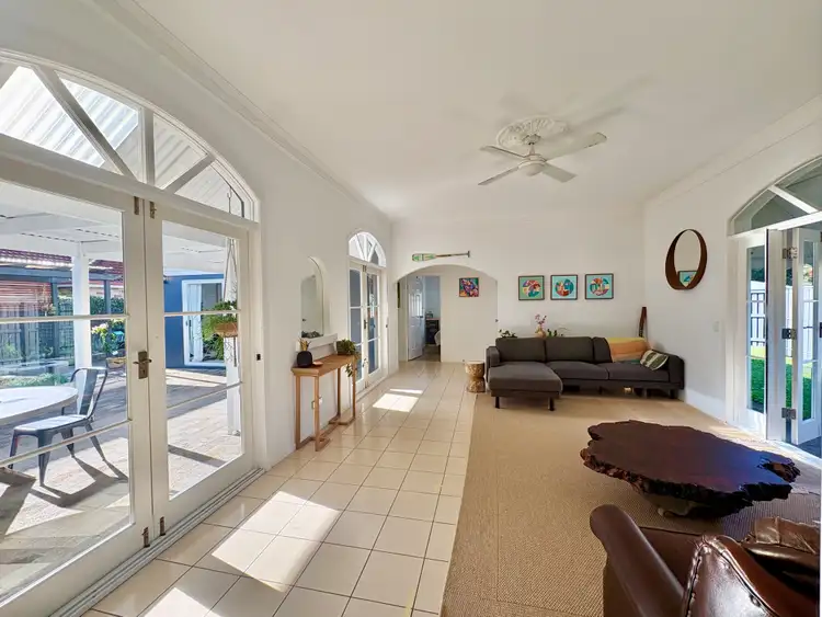 2 Woodlot Rise