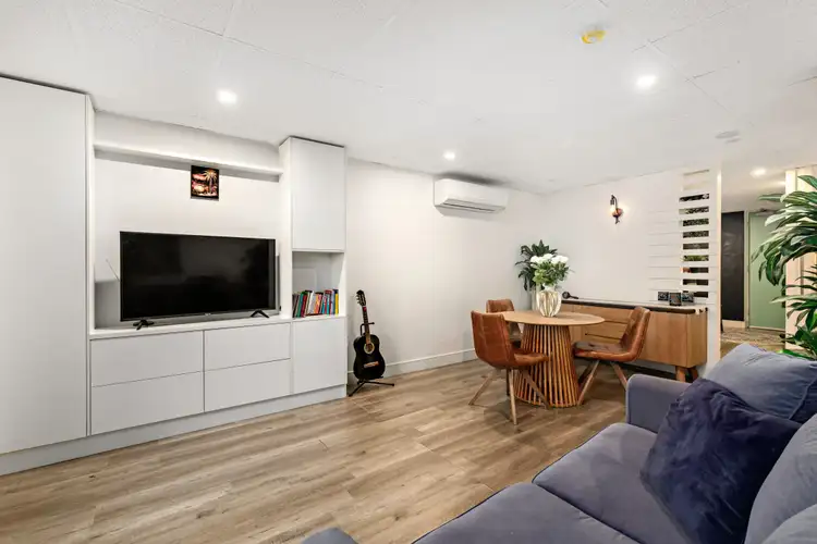 1126A North Road