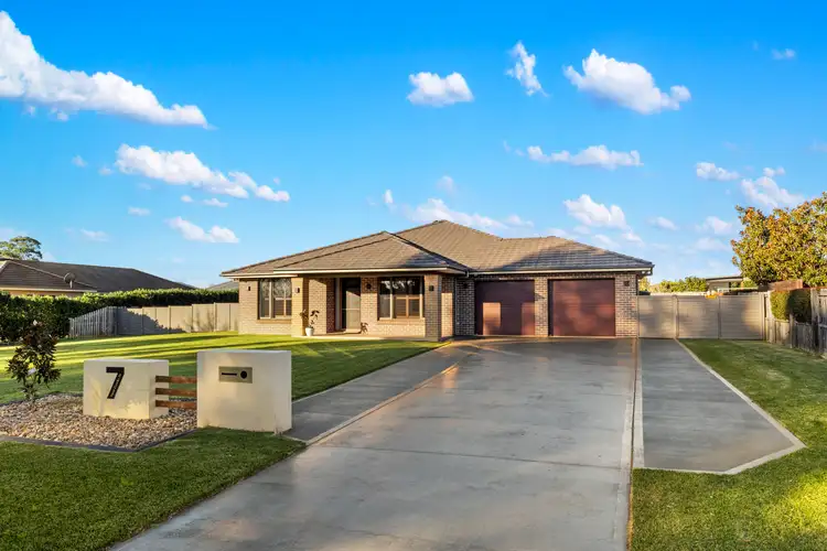 7 Twin Creeks Drive